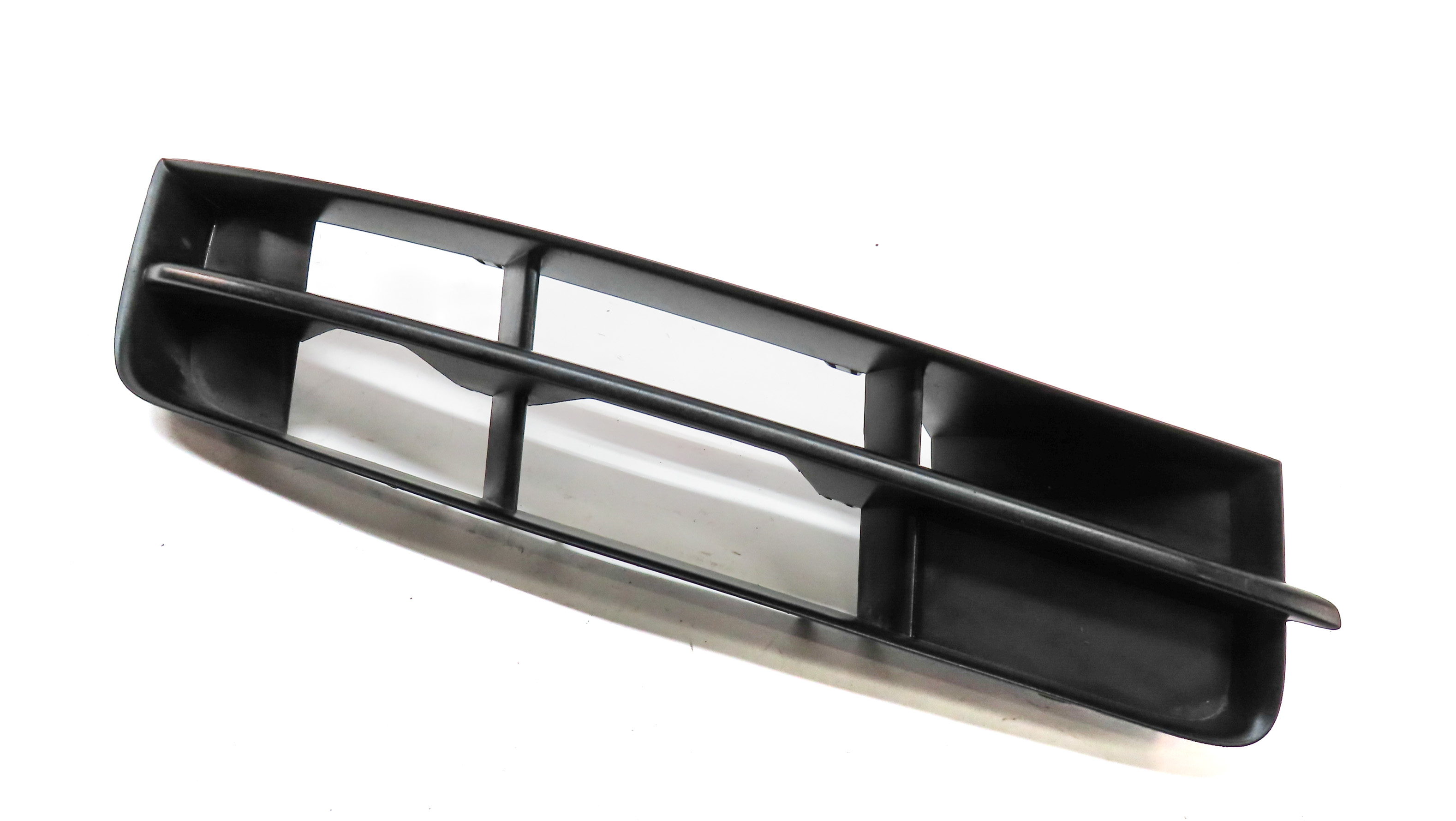 2011 AUDI Q7 (4L) FRONT RIGHT PASSENGER LOWER BUMPER AIR VENT GRILLE END — exact item pictured